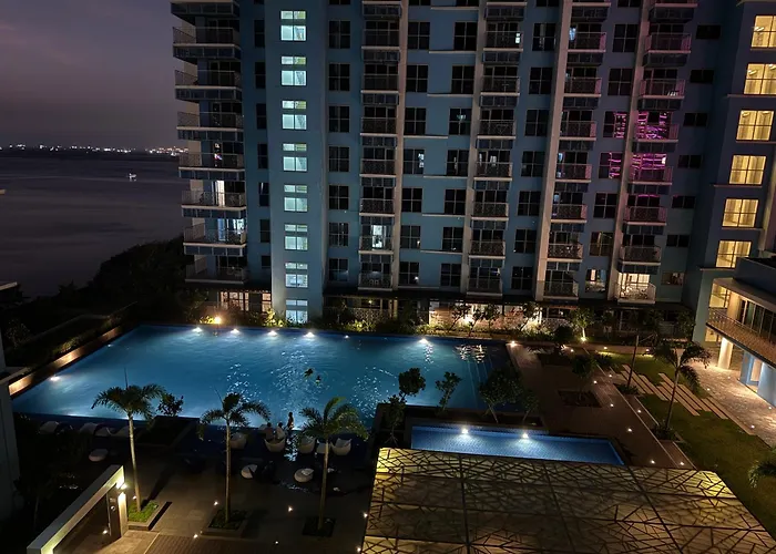 Spacious 3br Seaview Pool View Near Okada Manila, Naia&moa